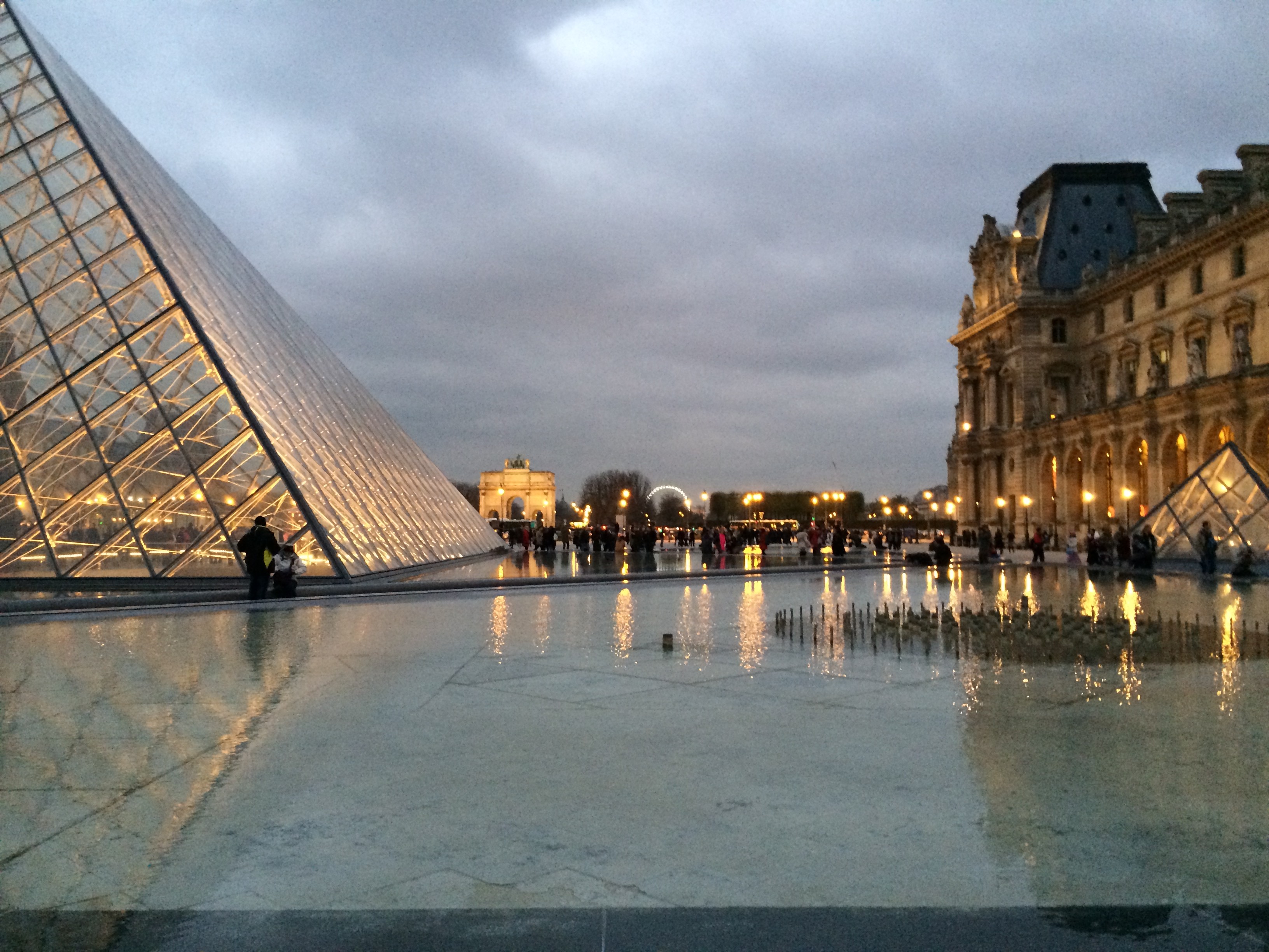 Louvre, Carousel de Pyramid
