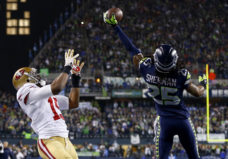 Michael Sherman Tips the ball Away From Michael Crabtree Phot: Ferrey/Getty Images