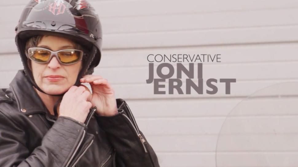 Joni Ernst Phot: theiowarepublican.com