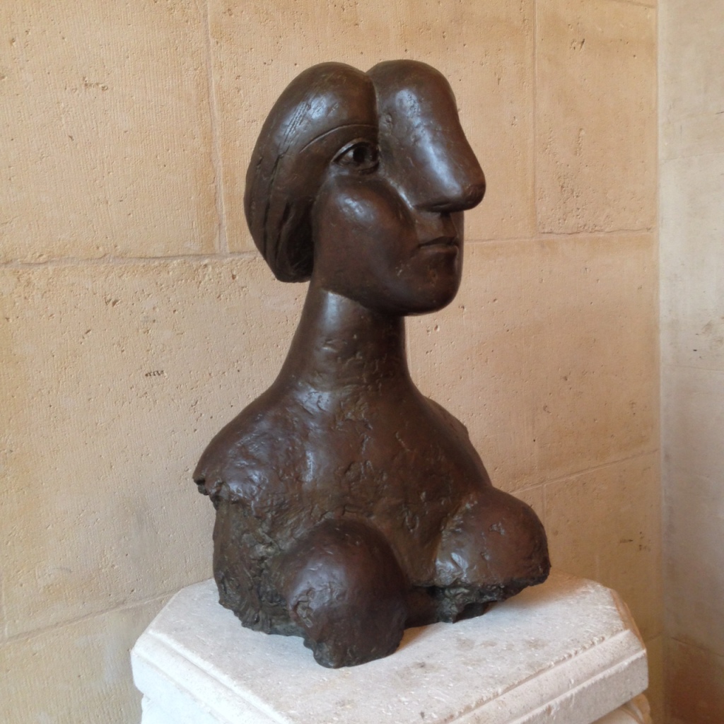 pic sculp woman with big nose