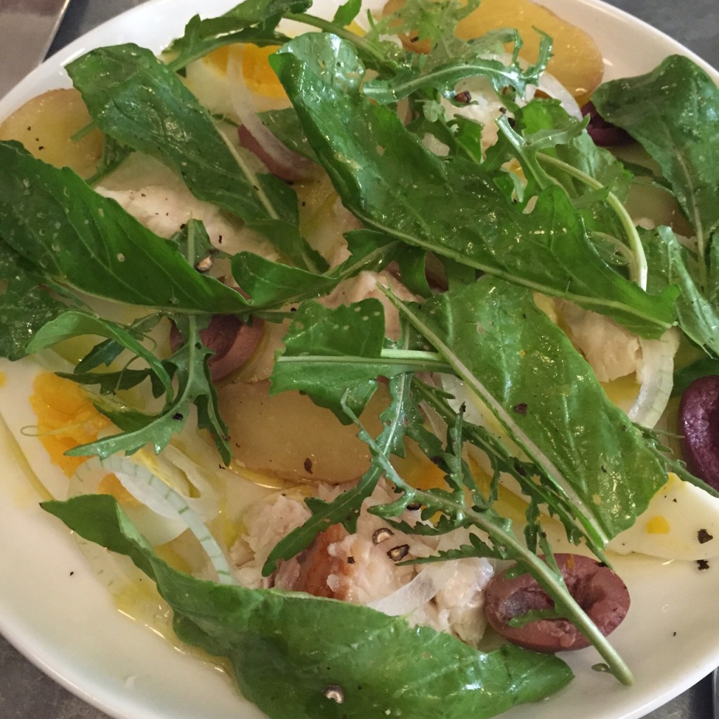 Salad Nicoise, Estela