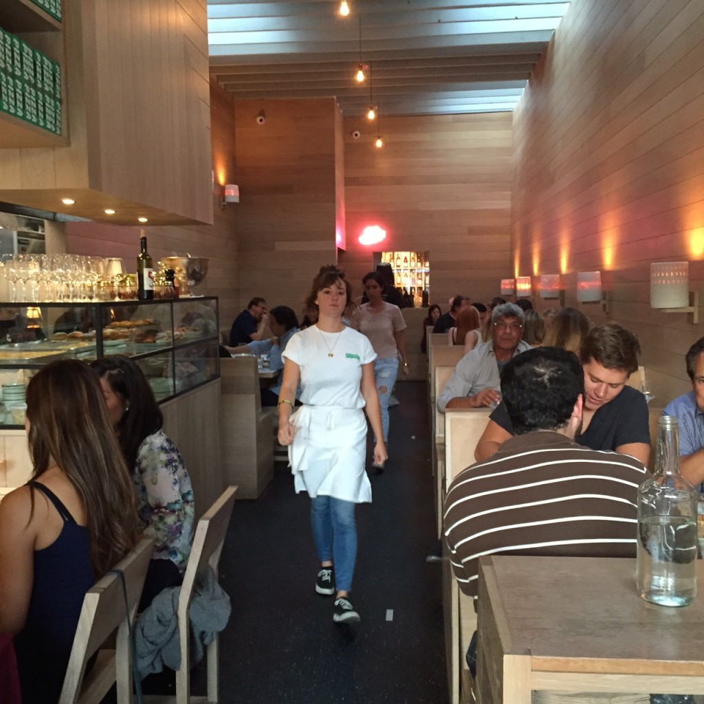 Interior, Jon & Vinny's