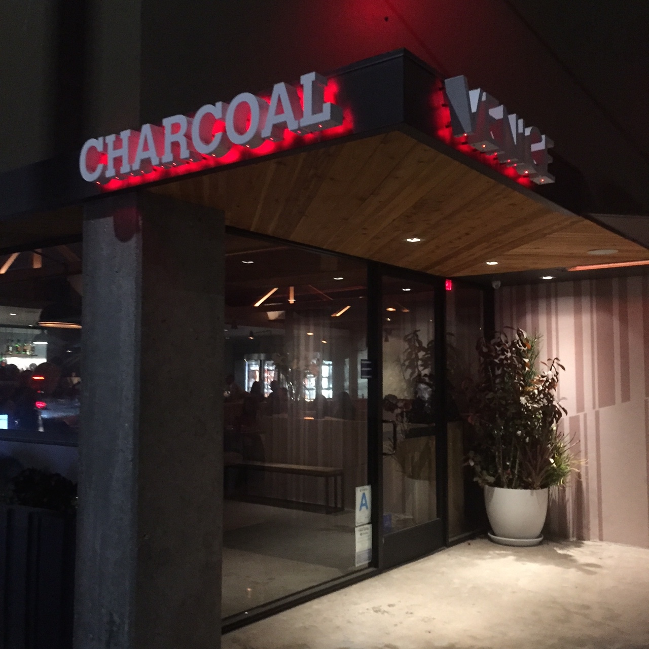 Dining: Charcoal Venice Is Cookin'...