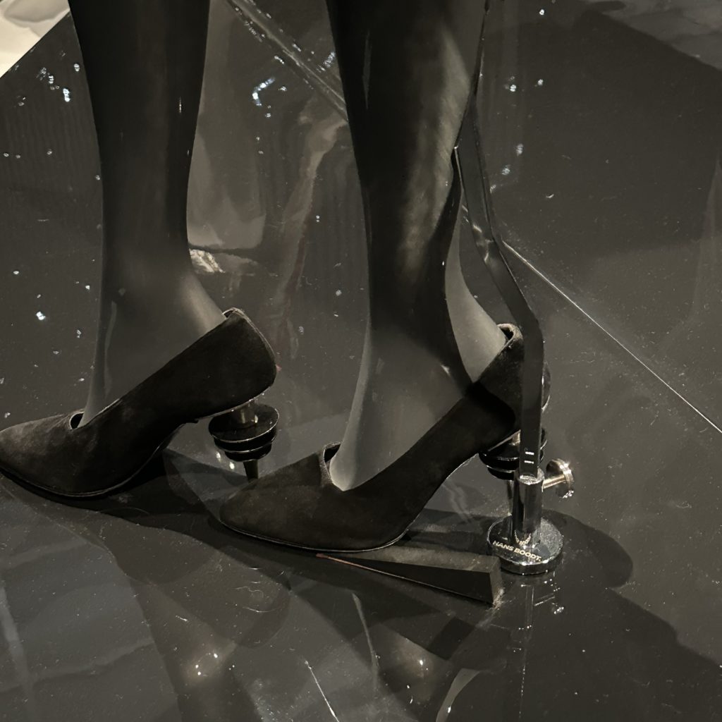 Shoes made from streamlined steel